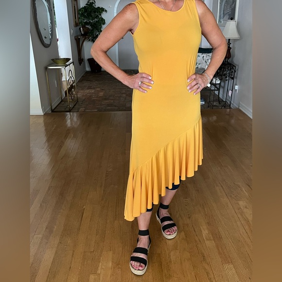 Yellow dress that can be used for elegant or casual attire. - Picture 2 of 3